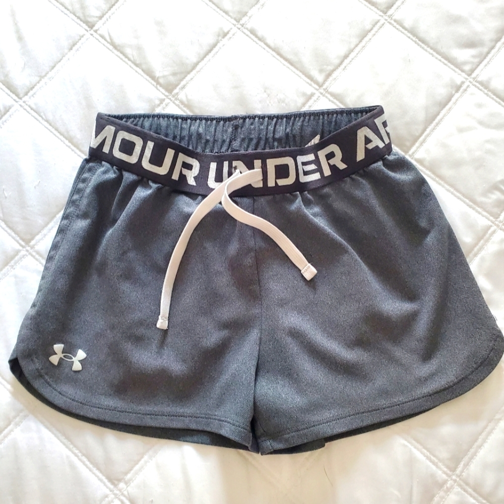 Under Armour Girls Shorts, Size Youth Medium, Gray, like new
